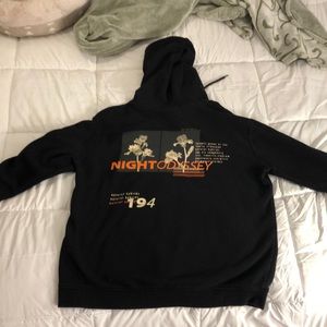 H&M hoodie worn once. Wasn’t my style so i’m selling it